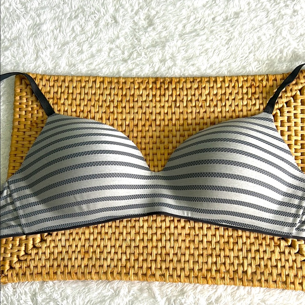 Victoria's Secret striped Black Bra 34D